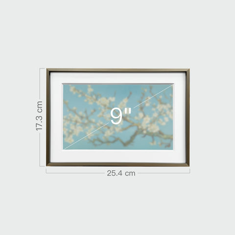 《杏花盛開》畫作裱框尺寸示意圖，標示出長 25.4 公分與寬 17.3 公分，對角線為 9 吋。